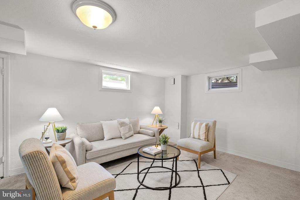 1012 STIRLING ROAD