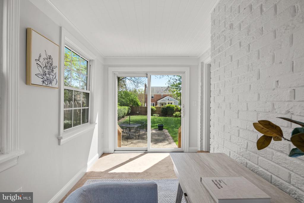 1012 STIRLING ROAD