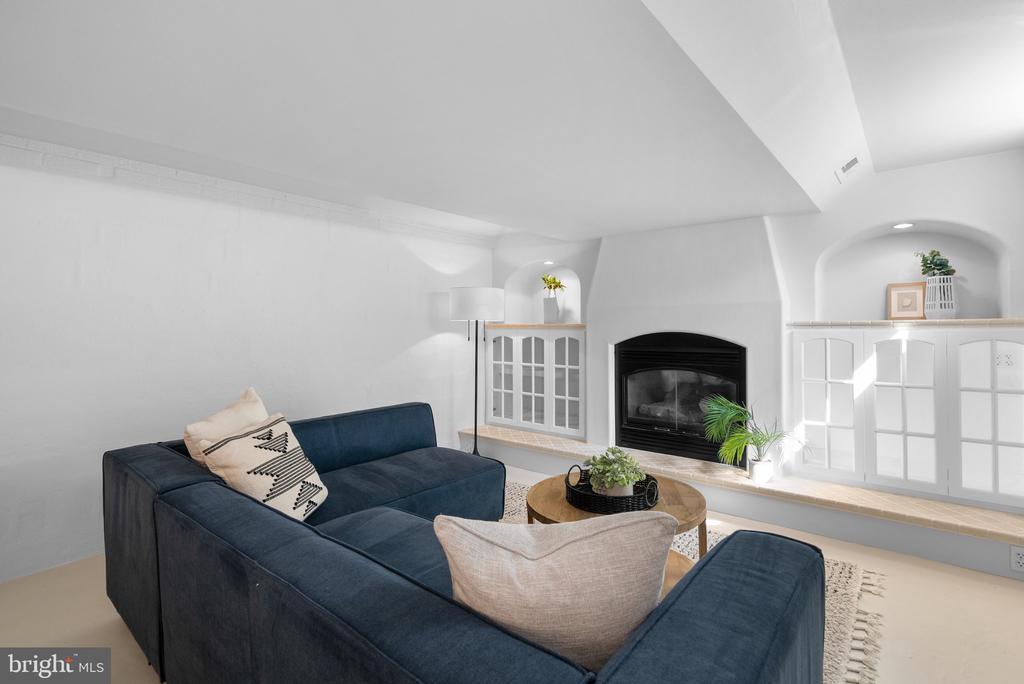 10210 PIERCE DRIVE