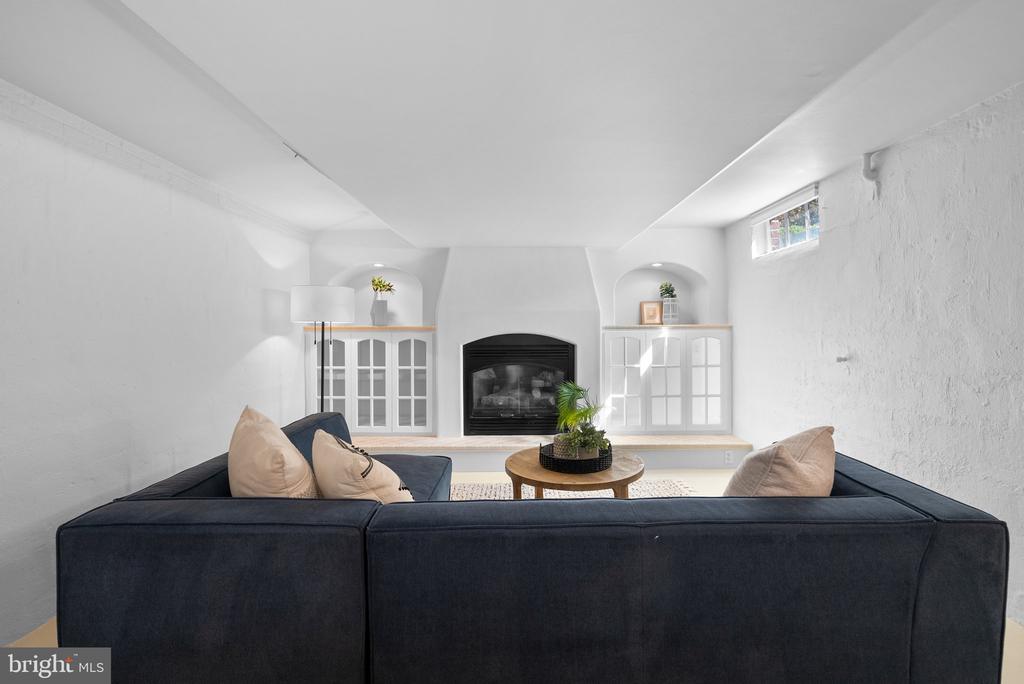 10210 PIERCE DRIVE