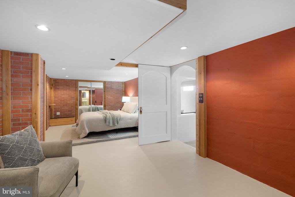 10210 PIERCE DRIVE