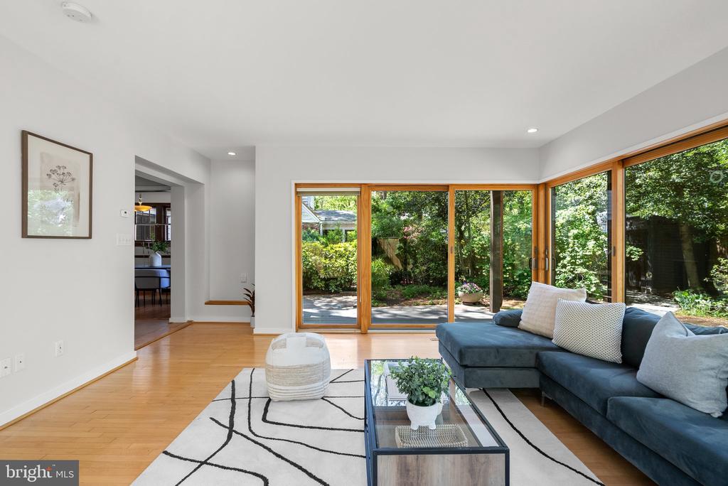 1104 MERWOOD DRIVE