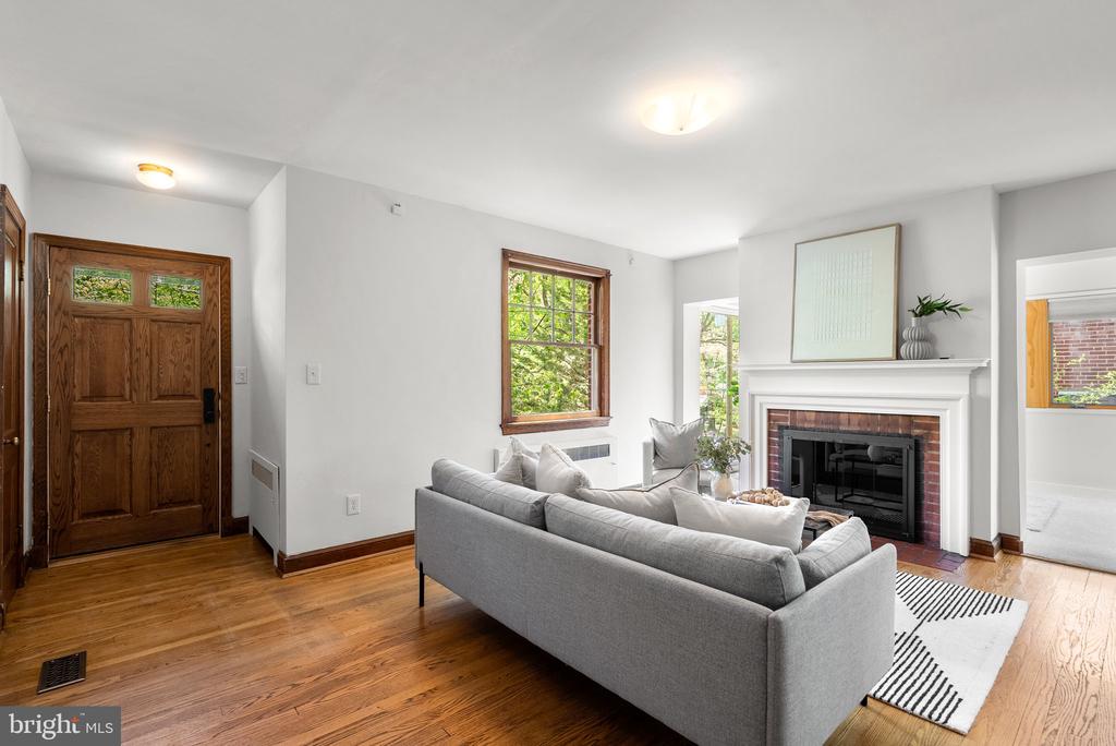 1104 MERWOOD DRIVE