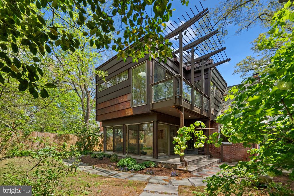 1104 MERWOOD DRIVE