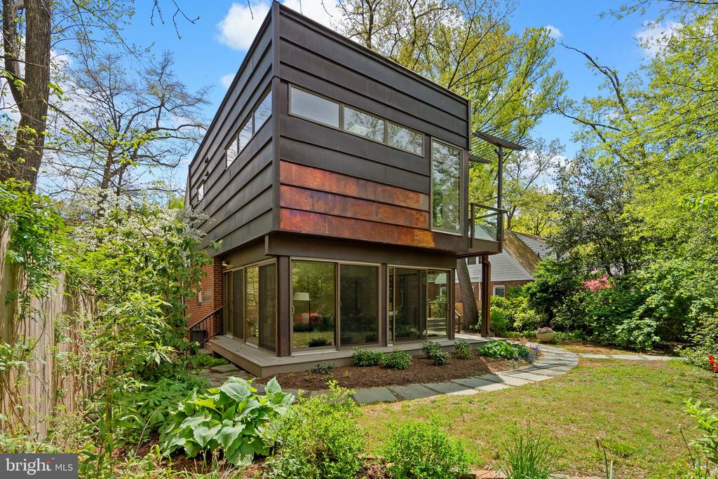 1104 MERWOOD DRIVE