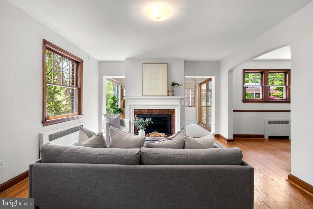 1104 MERWOOD DRIVE