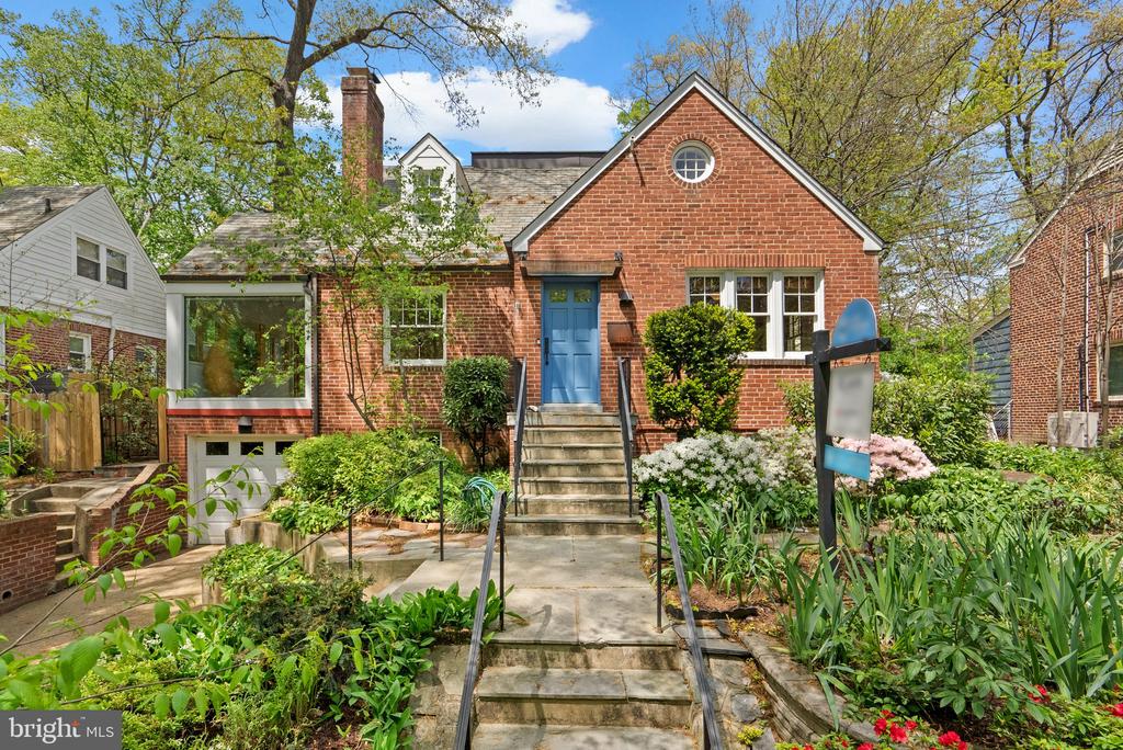 1104 MERWOOD DRIVE