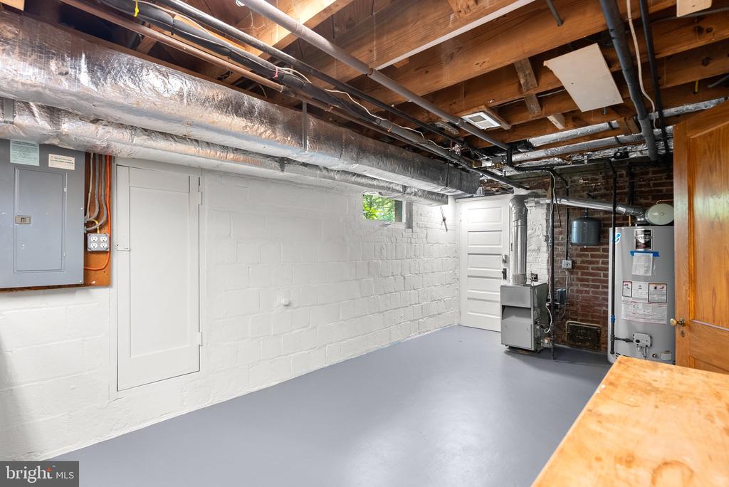1104 MERWOOD DRIVE