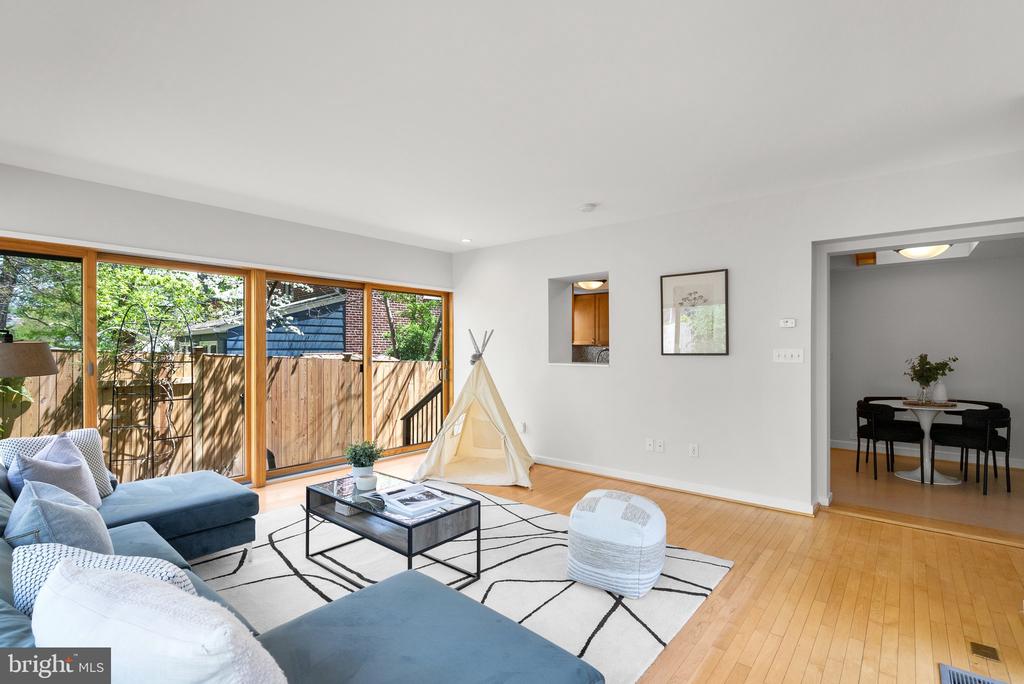 1104 MERWOOD DRIVE