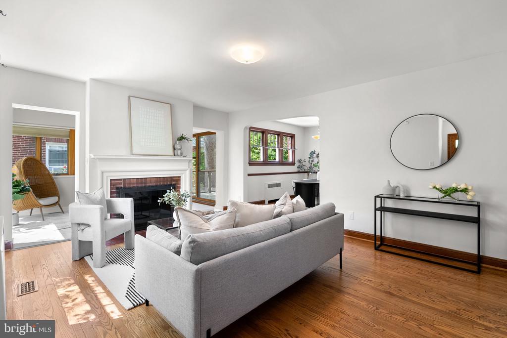 1104 MERWOOD DRIVE