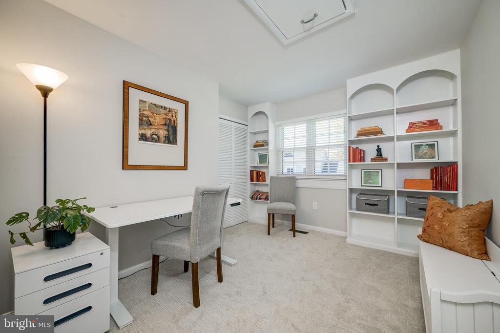 10 FULLVIEW COURT