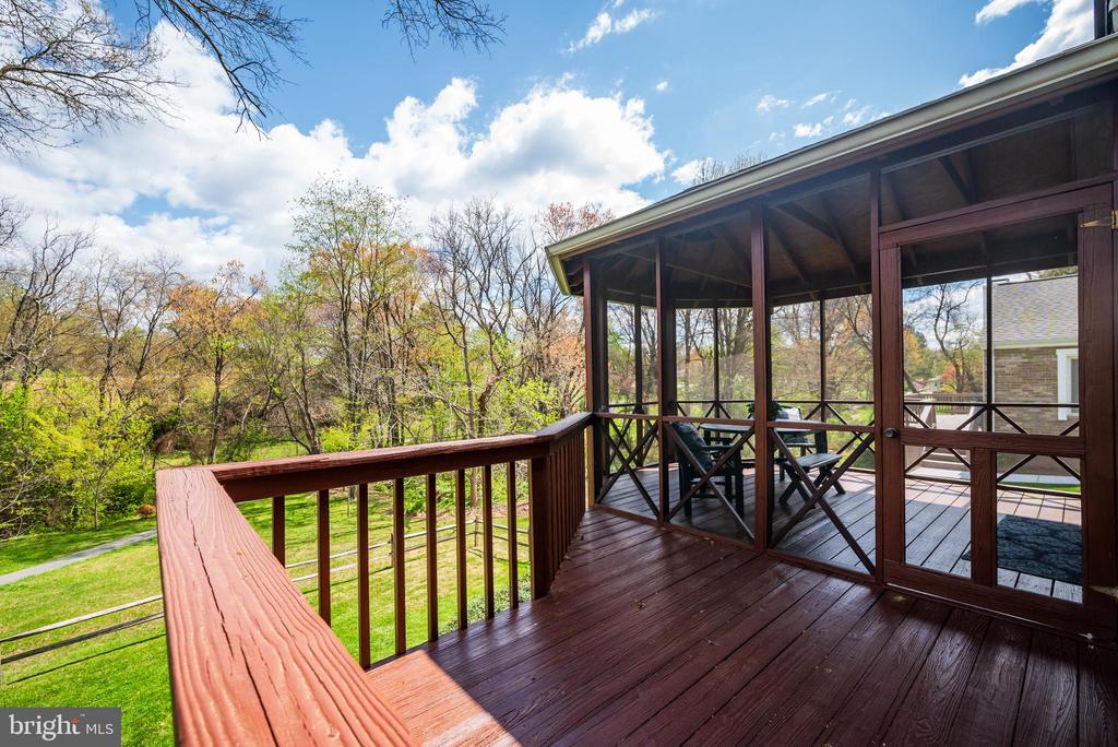 10 FULLVIEW COURT