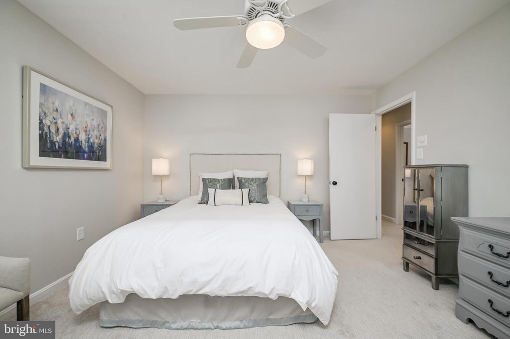 10 FULLVIEW COURT