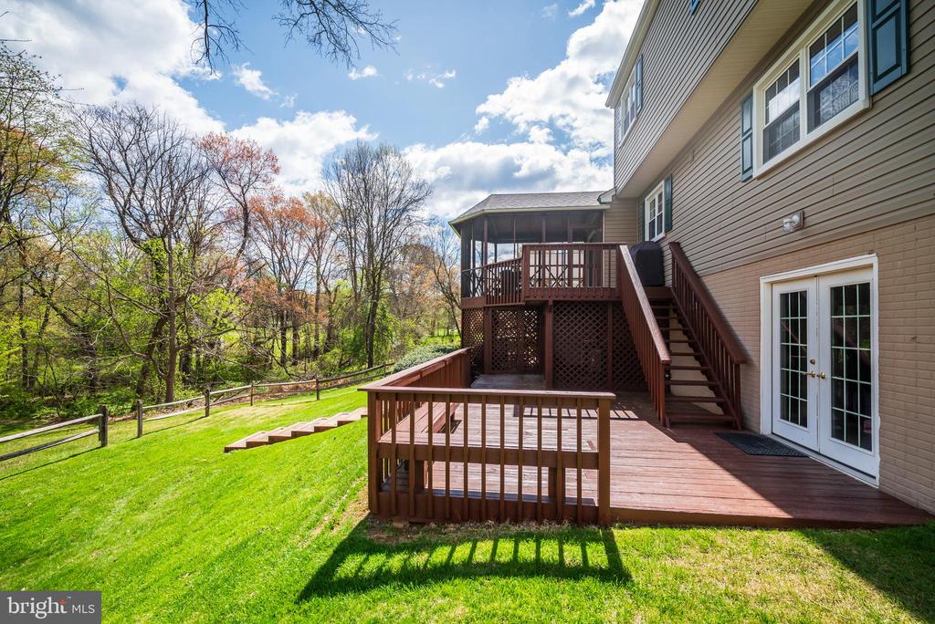 10 FULLVIEW COURT