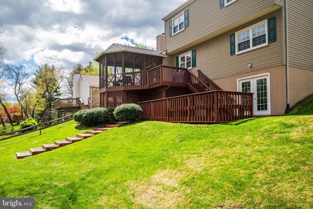 10 FULLVIEW COURT