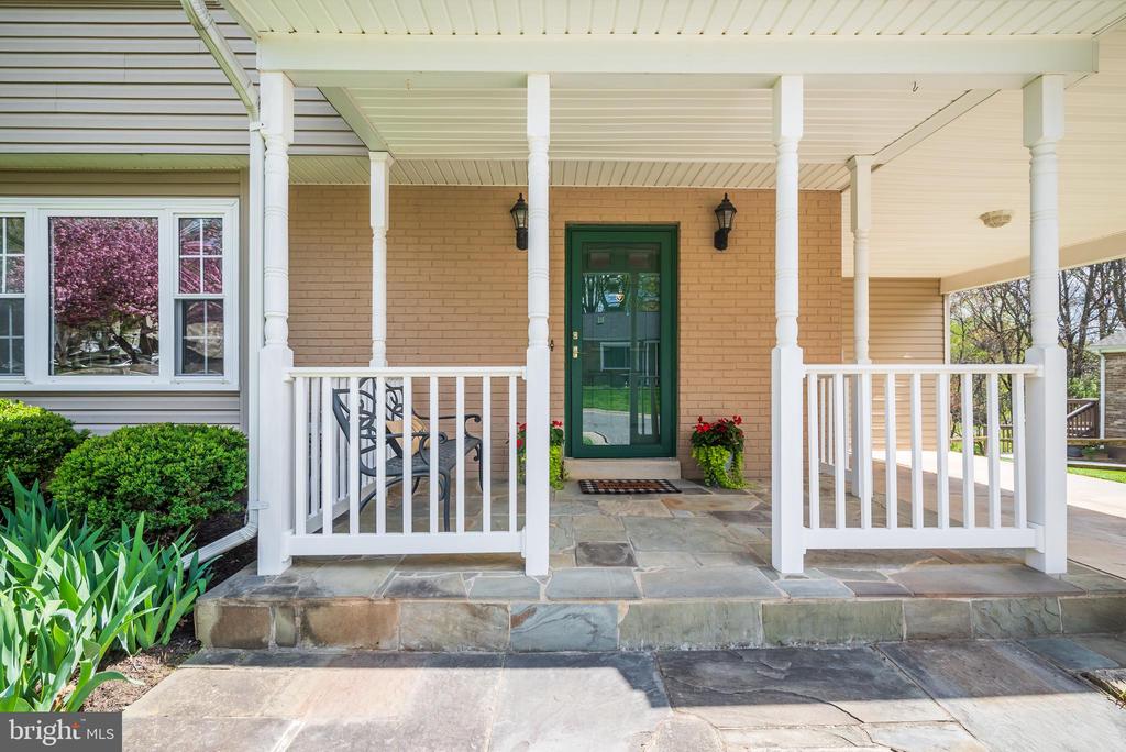 10 FULLVIEW COURT