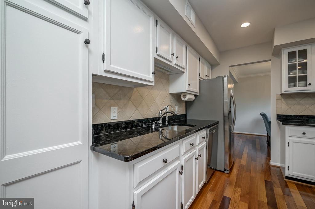 10 FULLVIEW COURT