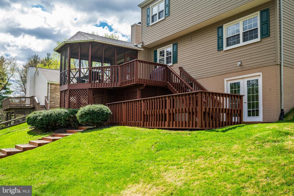 10 FULLVIEW COURT