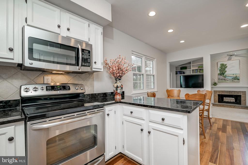 10 FULLVIEW COURT
