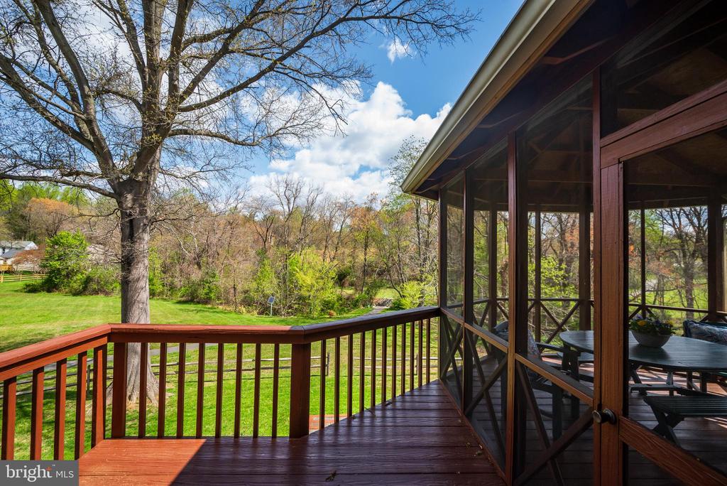 10 FULLVIEW COURT