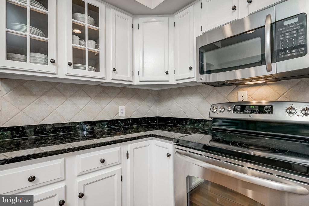 10 FULLVIEW COURT