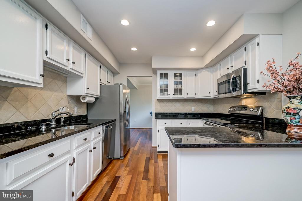 10 FULLVIEW COURT