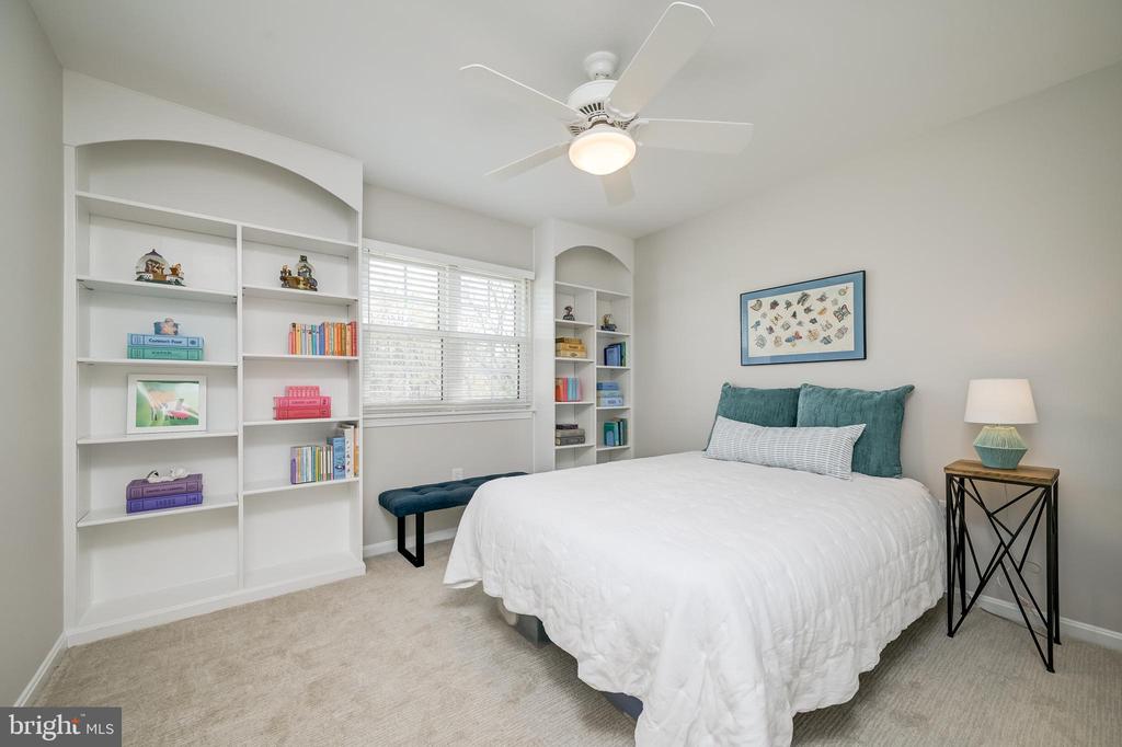 10 FULLVIEW COURT