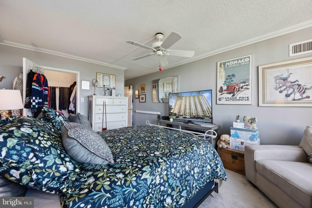5225 POOKS HILL ROAD Unit: 1418S