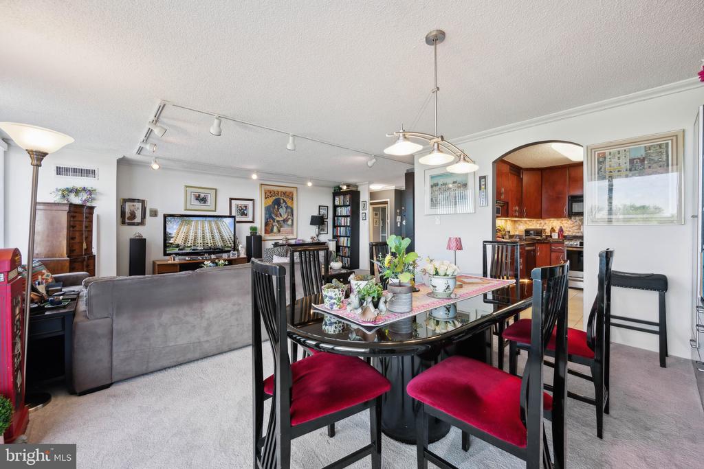 5225 POOKS HILL ROAD Unit: 1418S