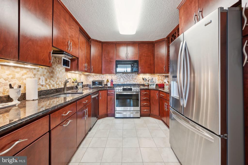 5225 POOKS HILL ROAD Unit: 1418S