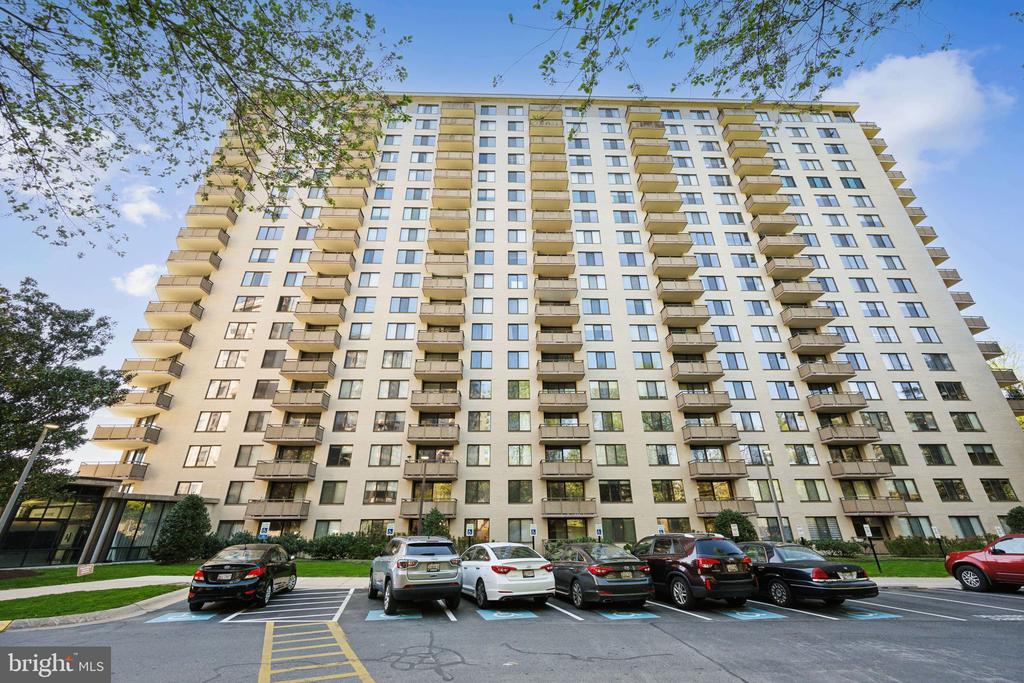 5225 POOKS HILL ROAD Unit: 1418S