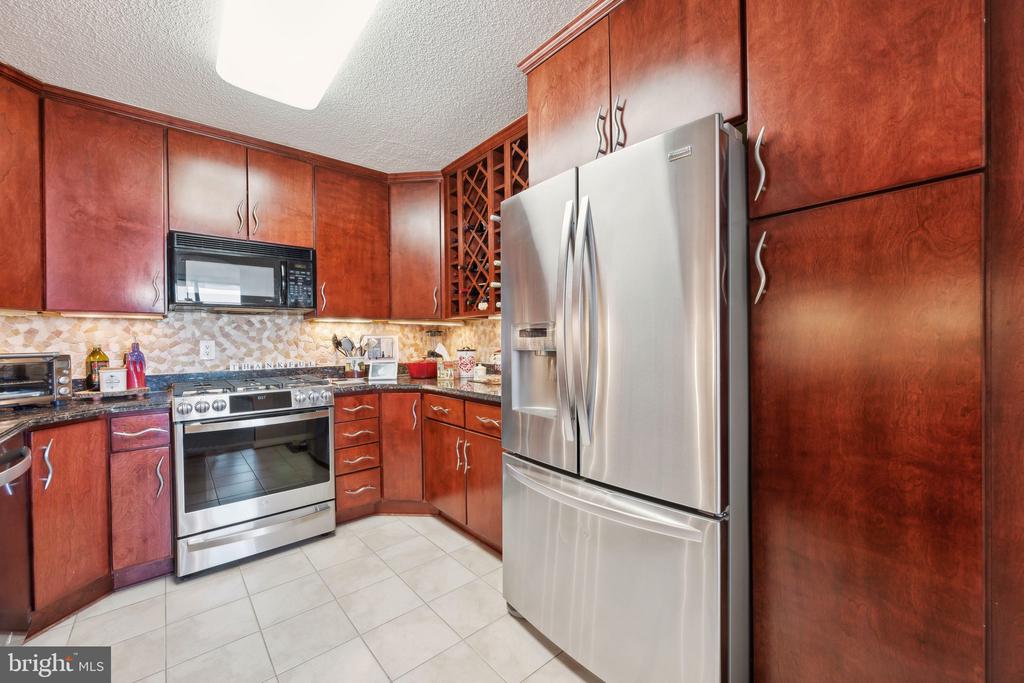 5225 POOKS HILL ROAD Unit: 1418S