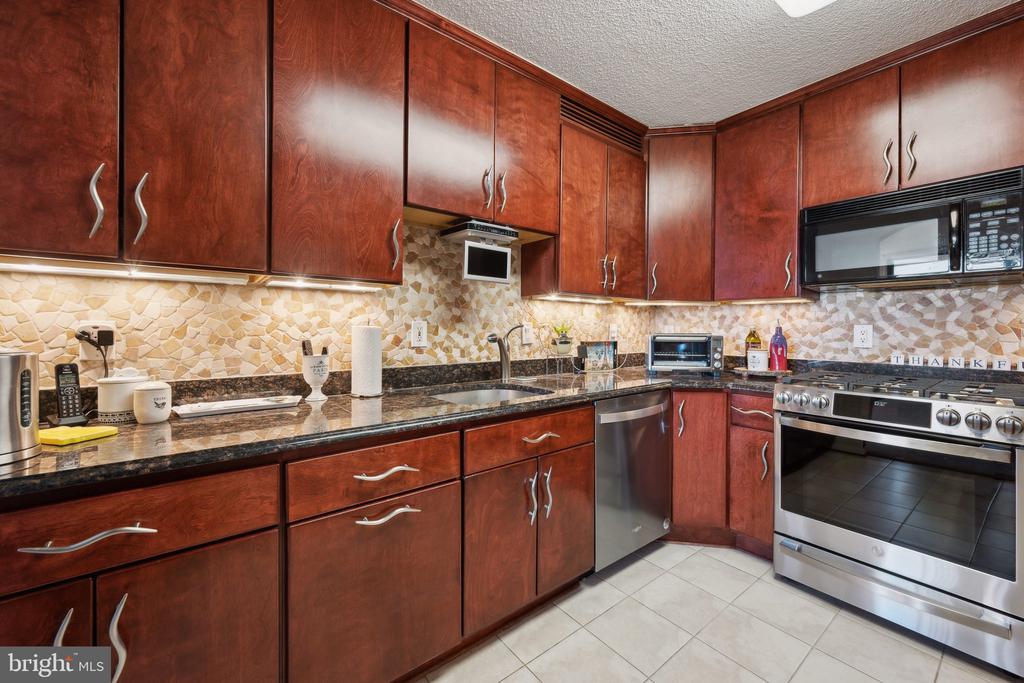 5225 POOKS HILL ROAD Unit: 1418S