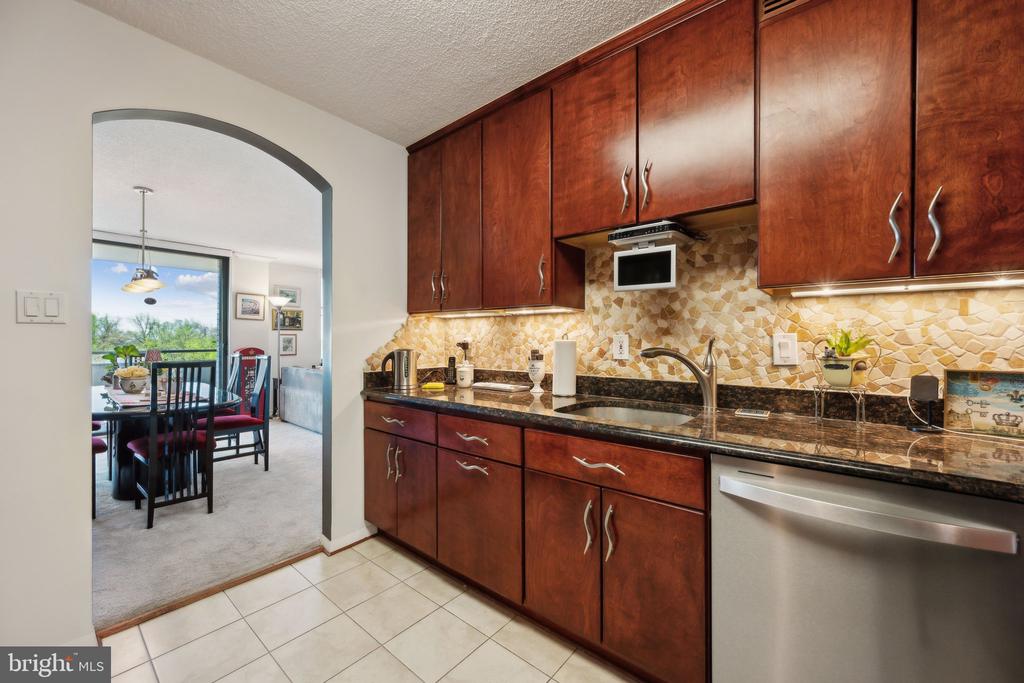 5225 POOKS HILL ROAD Unit: 1418S
