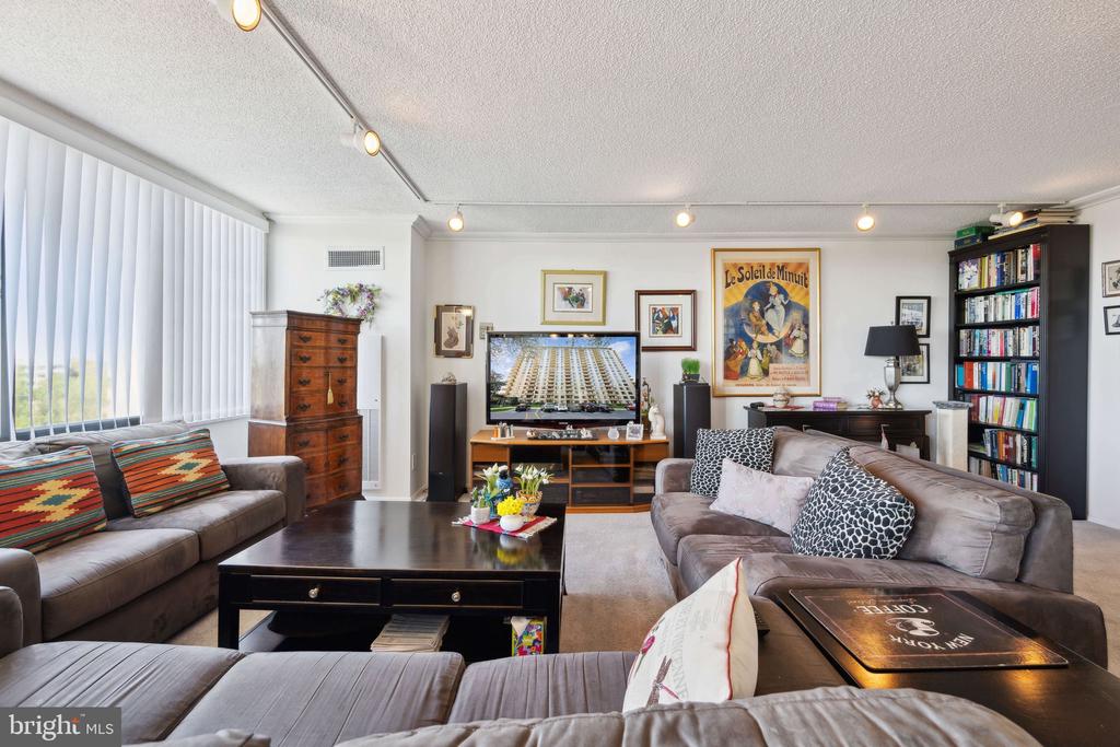 5225 POOKS HILL ROAD Unit: 1418S