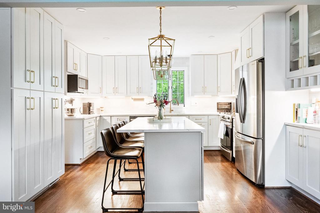 18801 WOODWAY
