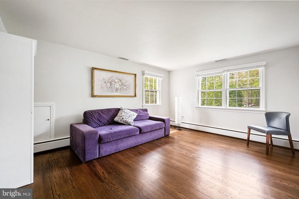 18801 WOODWAY