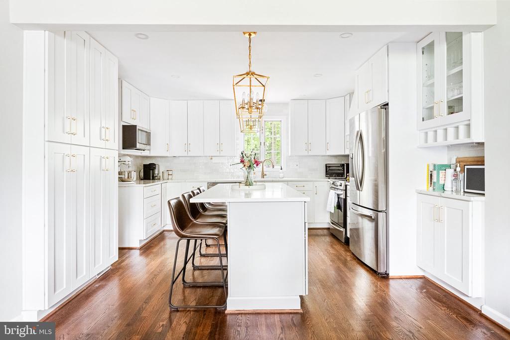 18801 WOODWAY