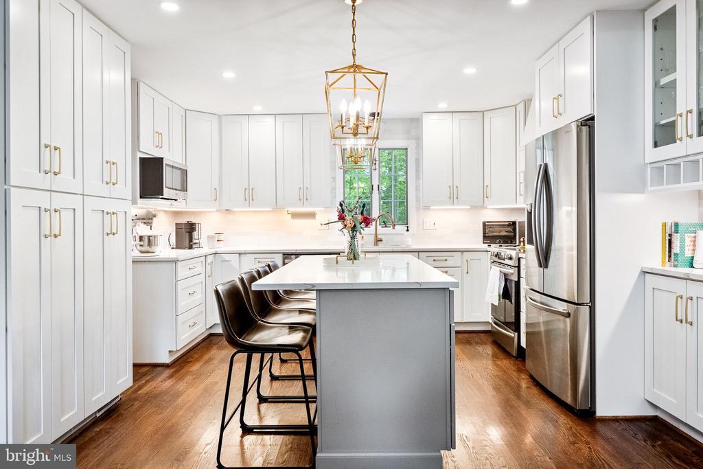 18801 WOODWAY