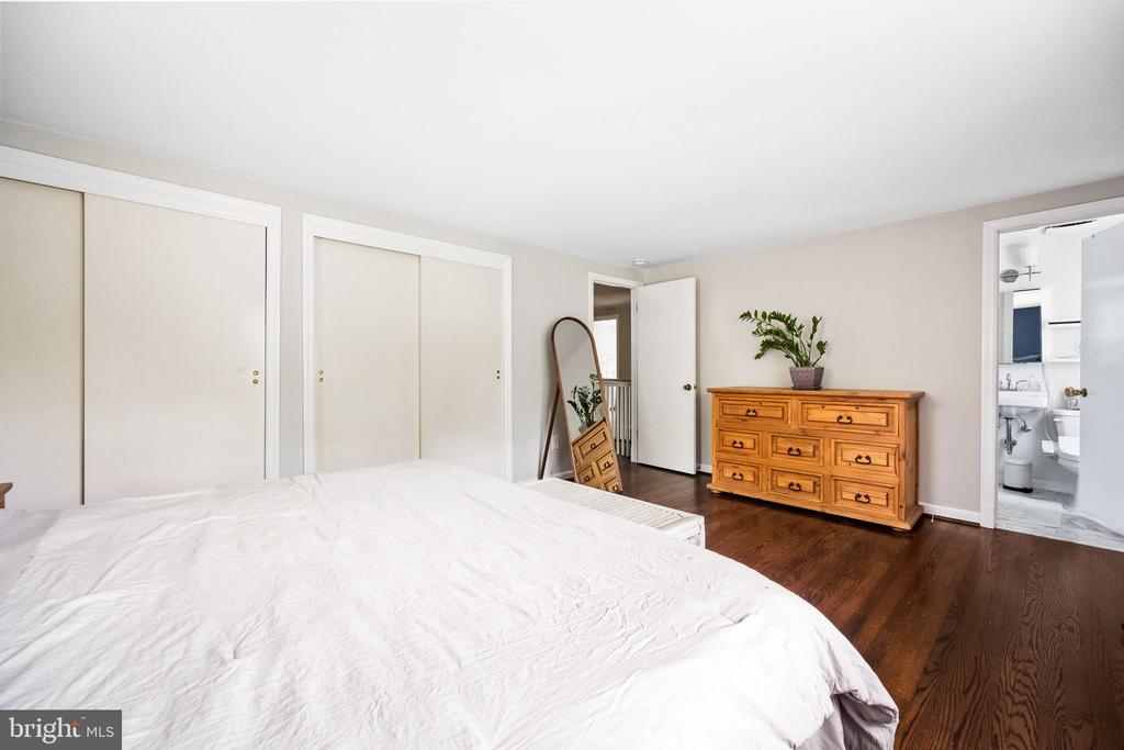 18801 WOODWAY