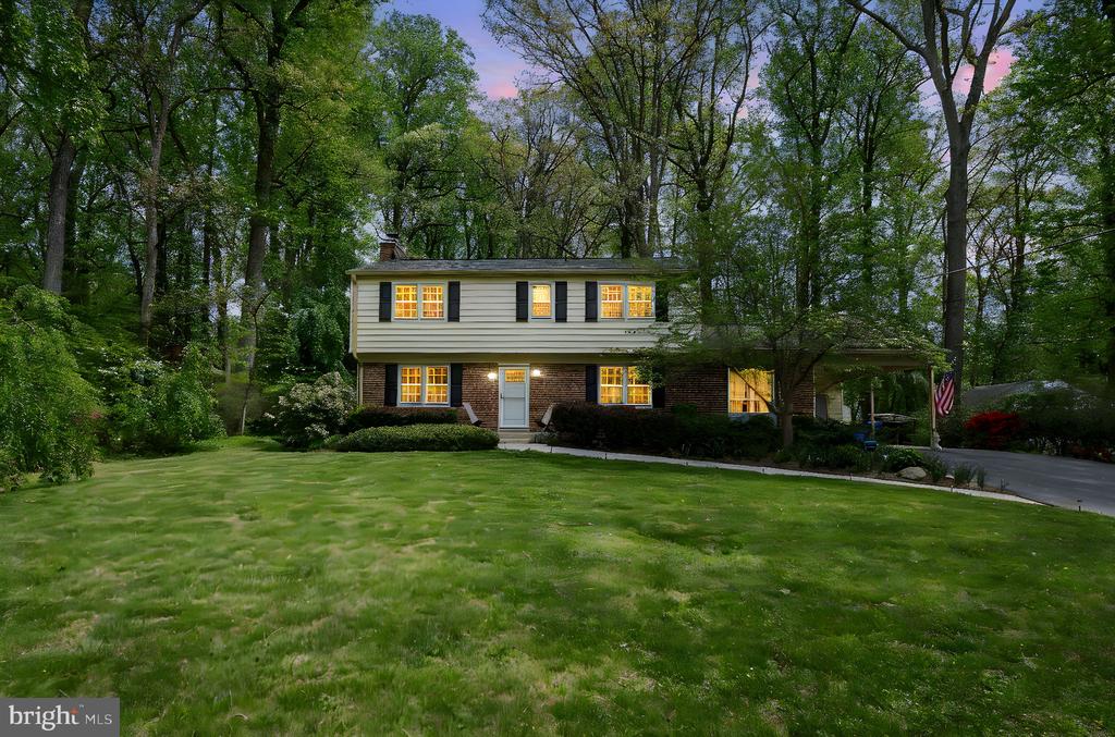 18801 WOODWAY
