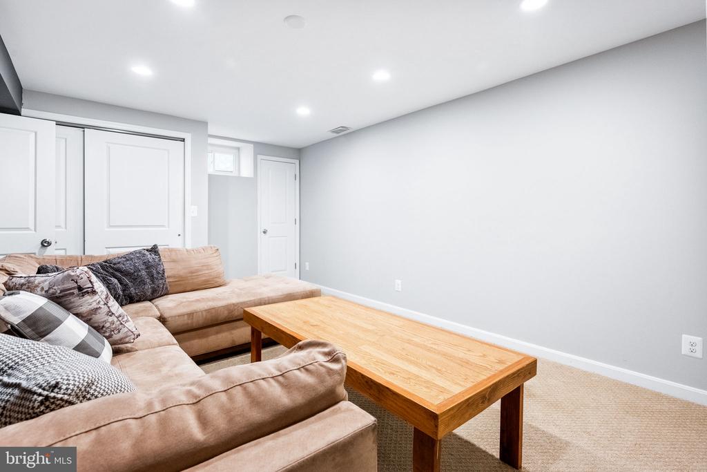 18801 WOODWAY