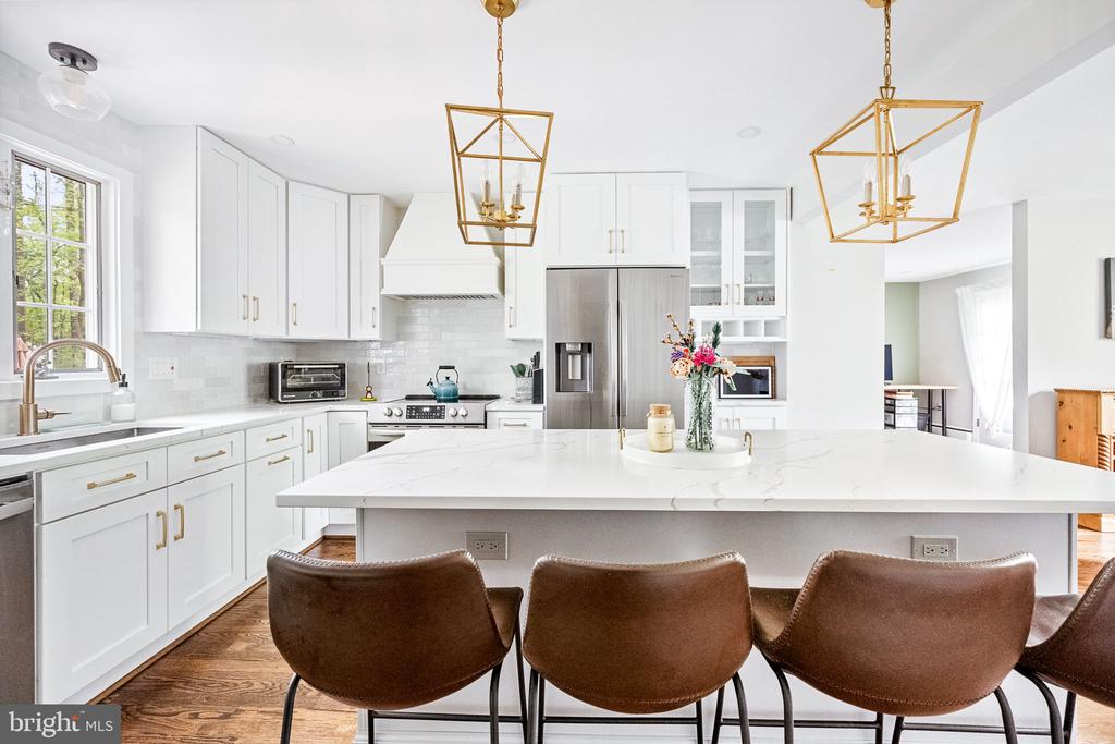 18801 WOODWAY