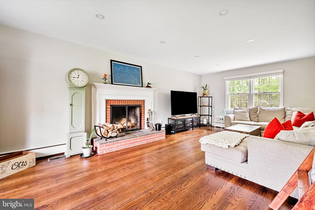 18801 WOODWAY