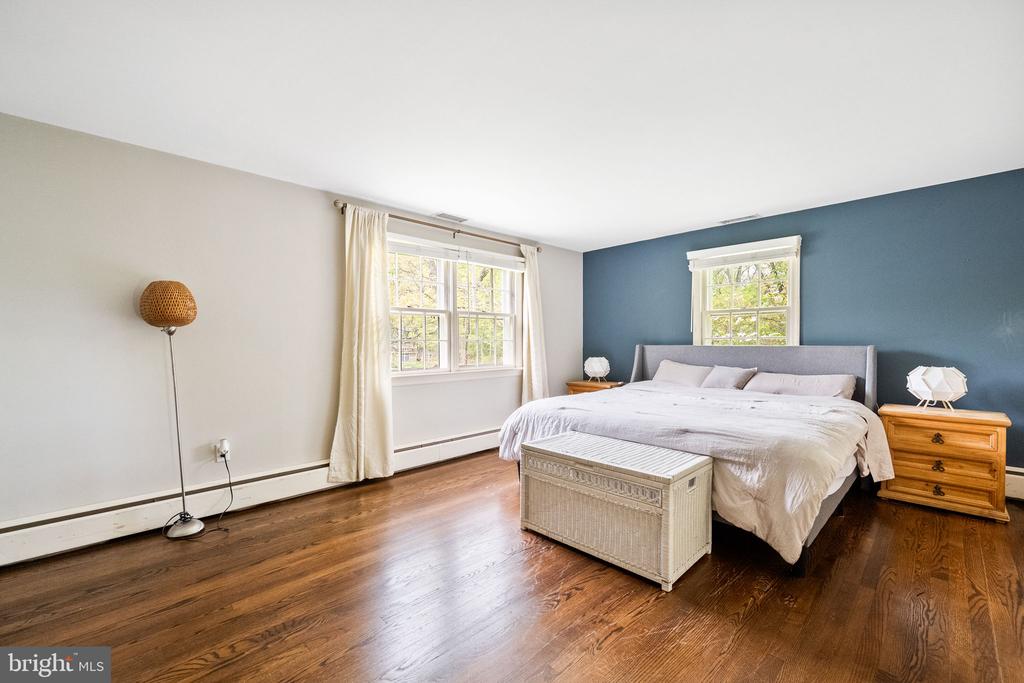 18801 WOODWAY
