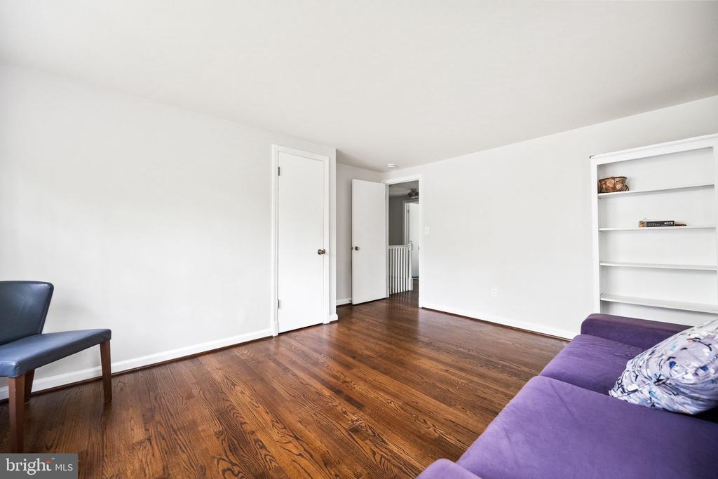 18801 WOODWAY
