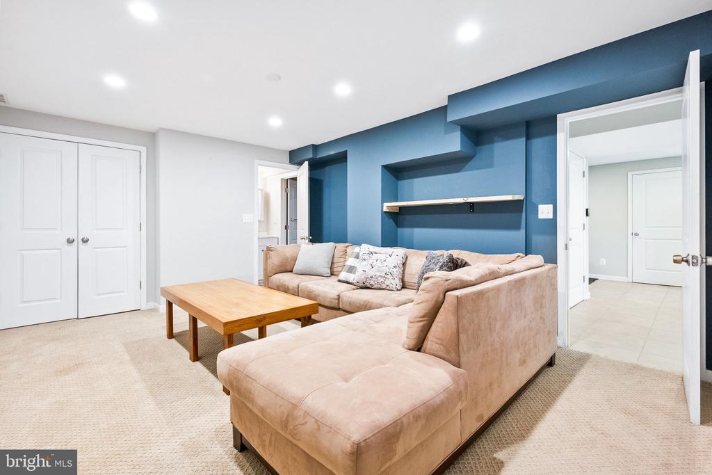 18801 WOODWAY