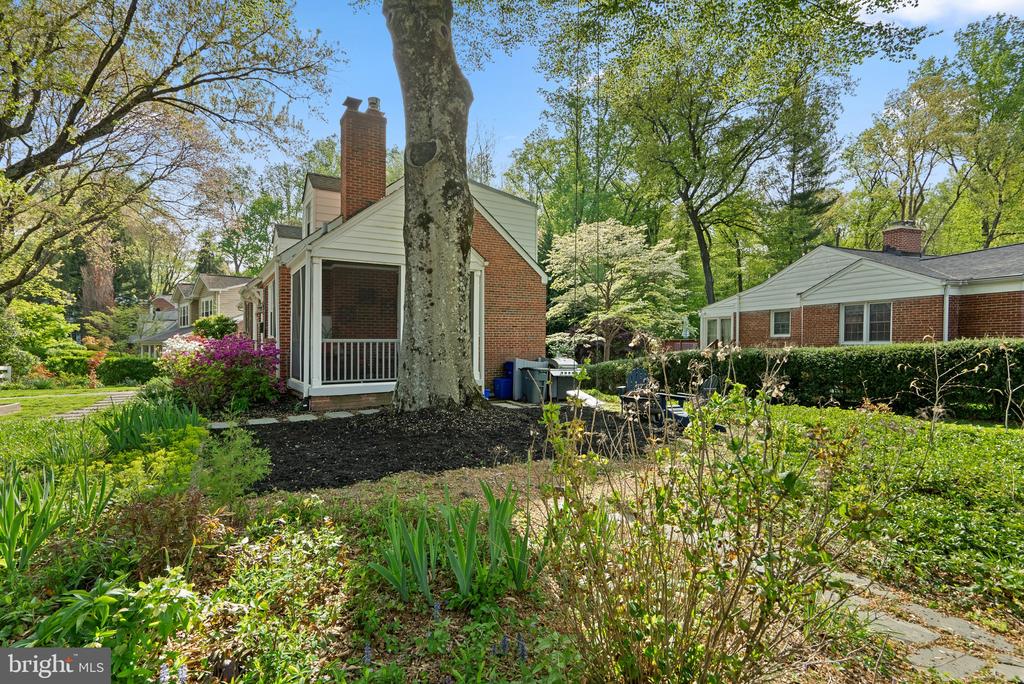10406 BROOKMOOR DRIVE