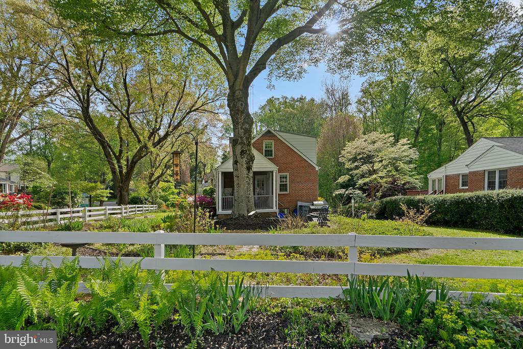 10406 BROOKMOOR DRIVE