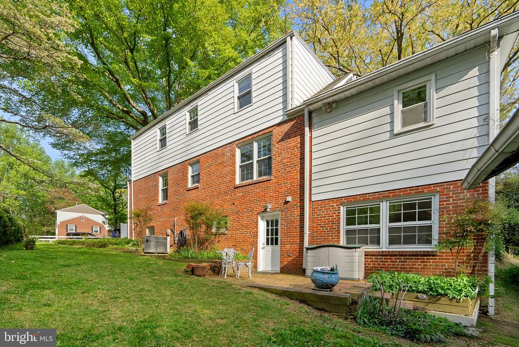 10406 BROOKMOOR DRIVE